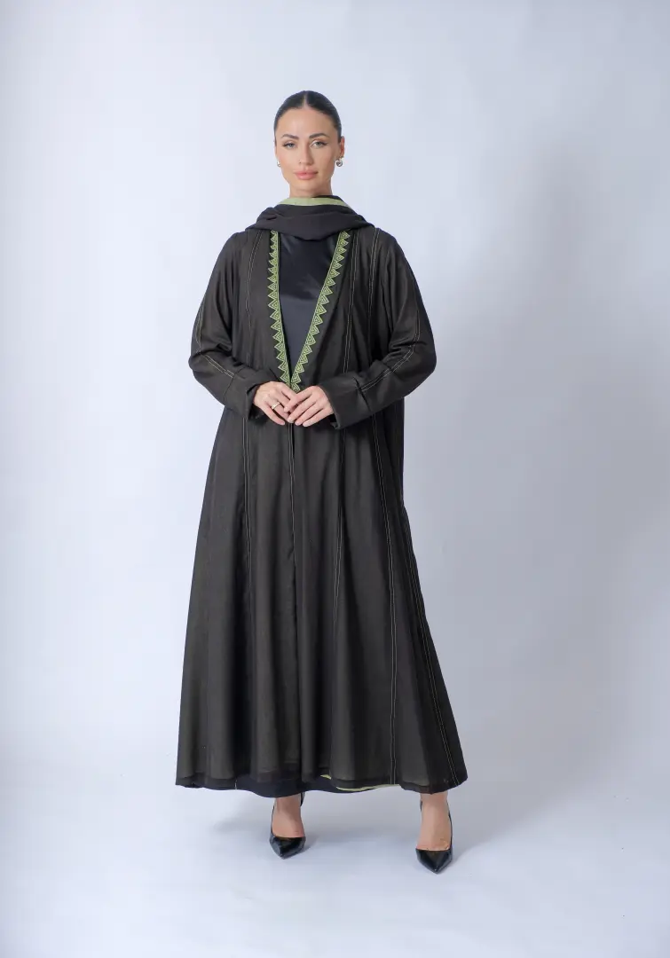 عبايه سوداء بالشك اليدوي